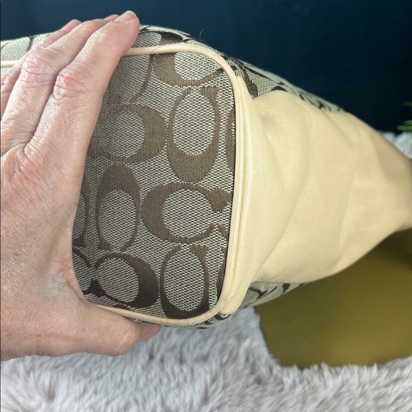 Coach Legacy Weekend Signature Shoulder Bag – Style 23702 – Excellent Condition - Picture 12 of 14